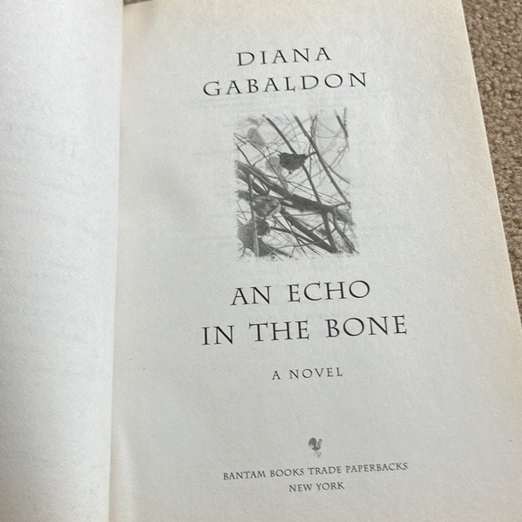 Gently Used -Diana Gabaldon - An Echo in the Bone Book - Picture 3 of 3